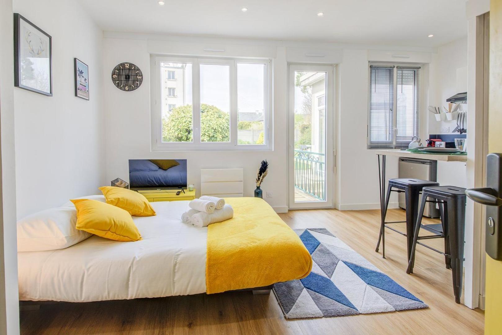 Апартаменты Le Yellow, Studio Renove, Tout Confort, Jardin Сен-Жак-де-ла-Ланд Экстерьер фото